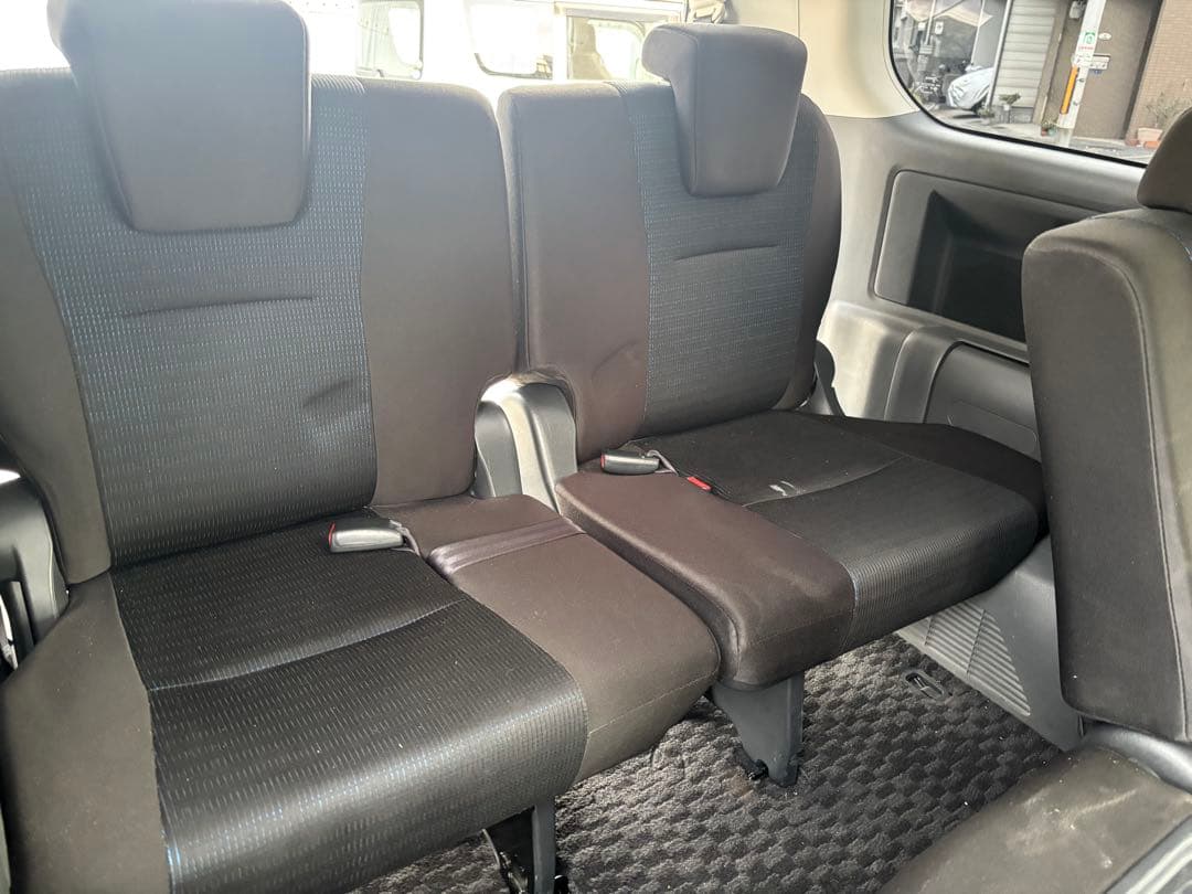 トヨタ Voxy 黒 ミニバン 5ドア