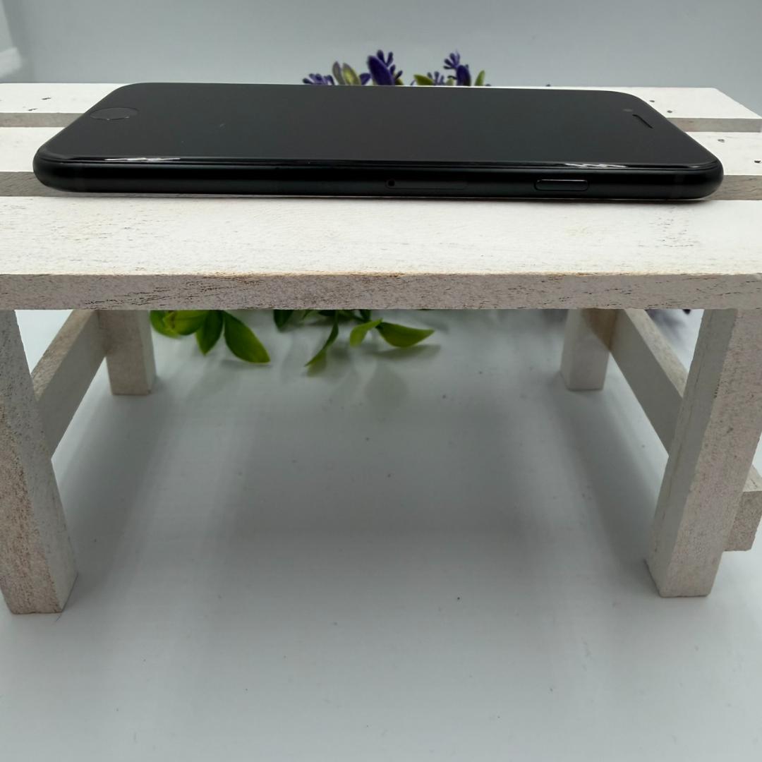 iPhone SE第3世代 64GB ミッドナイト 400