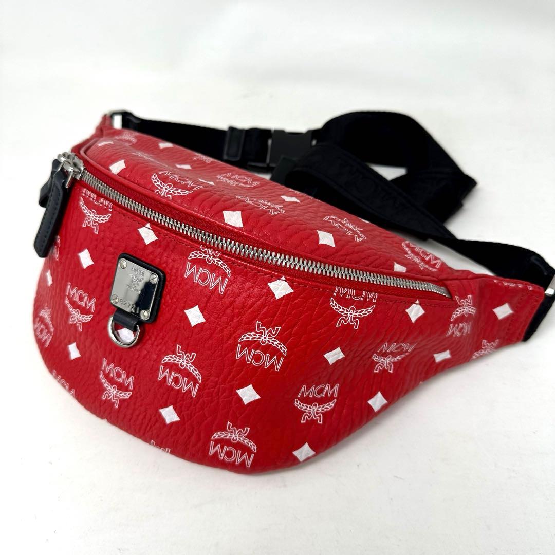 MCM ボディバッグ　ウエストポーチ　保存袋付き　赤　ユニセックス　レザー