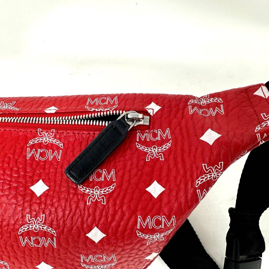 MCM ボディバッグ　ウエストポーチ　保存袋付き　赤　ユニセックス　レザー