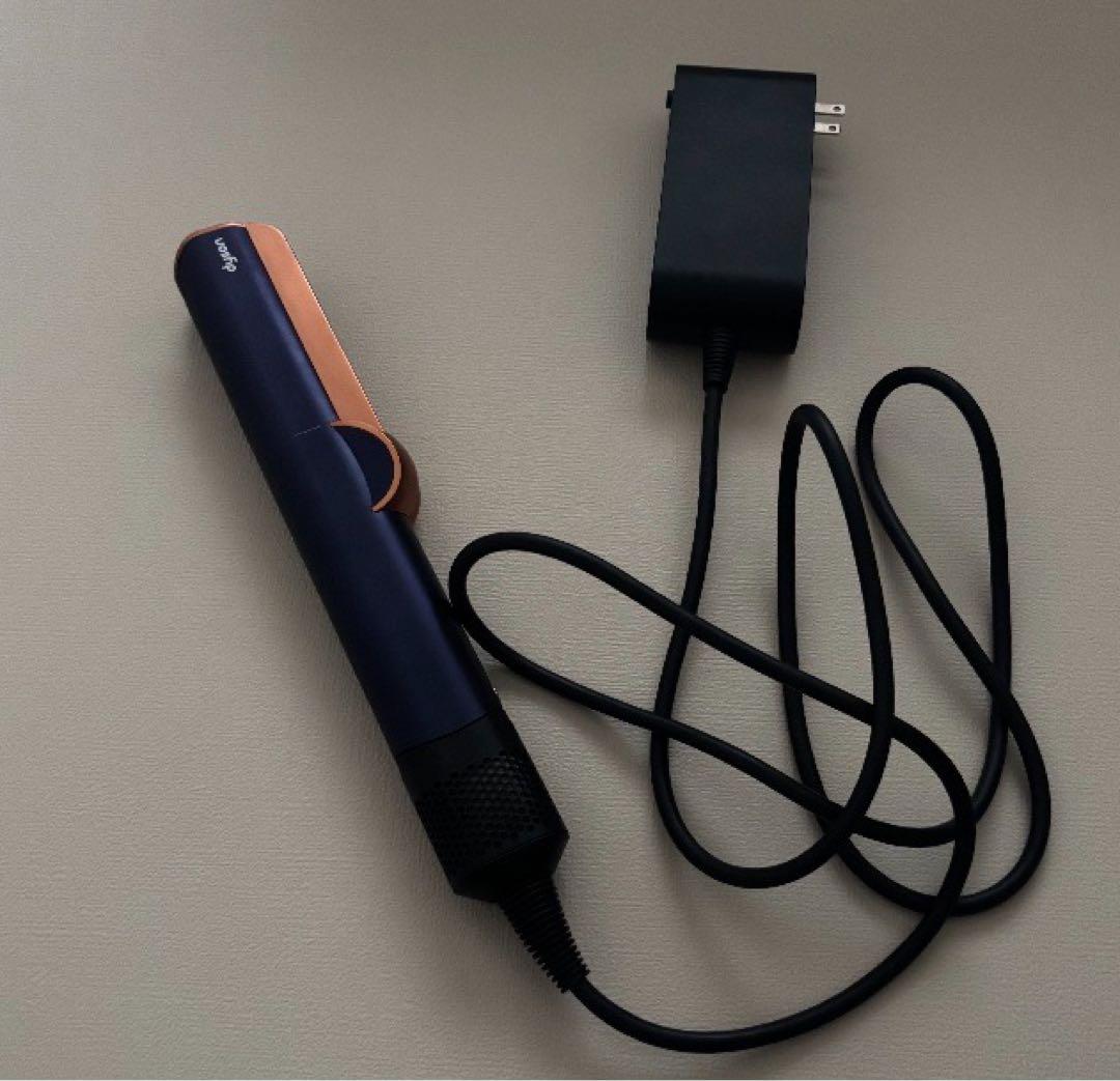 ダイソン　ドライヤー　ストレイトナー