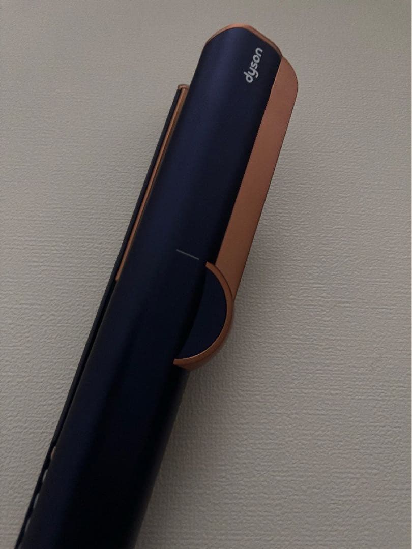 ダイソン　ドライヤー　ストレイトナー