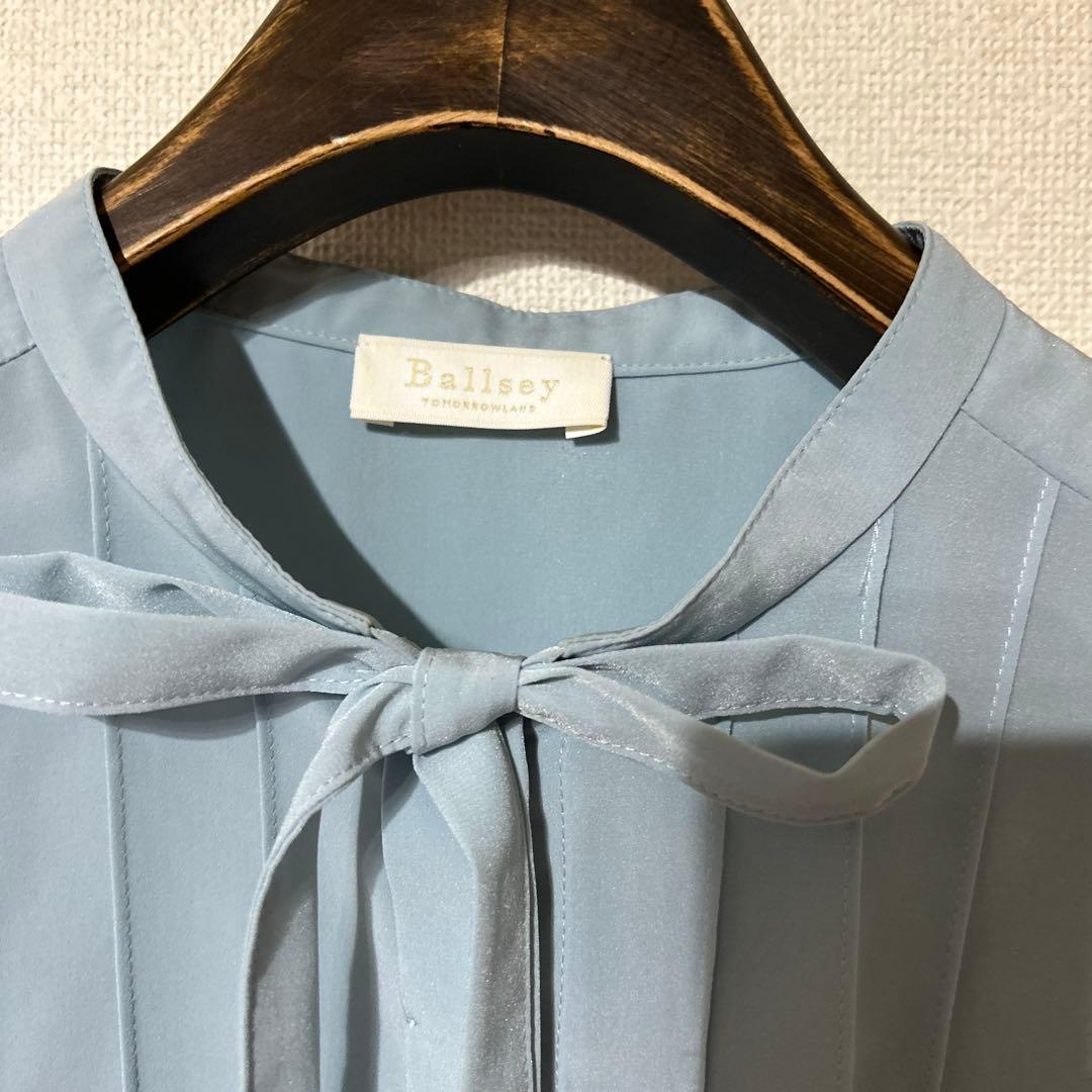 TOMORROWLAND ボールジィ♡クリアデシン ボウタイブラウス 水色