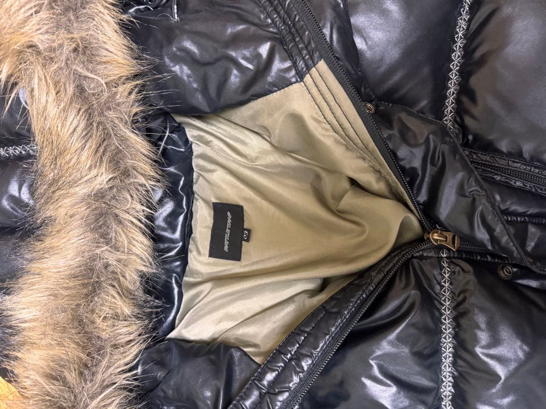 ファーダウンジャケット　光沢ダウン　黒　短丈