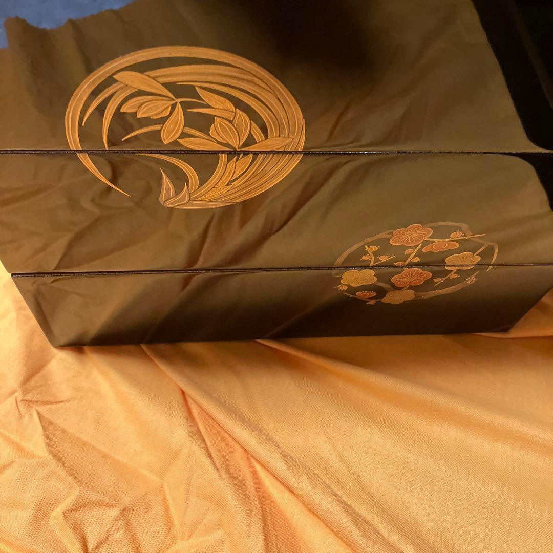 未使用・木箱入り　輪島塗　花の丸蒔絵　三段重