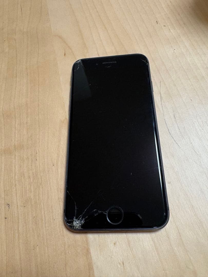 iPhone 8 ブラック 画面ひびあり