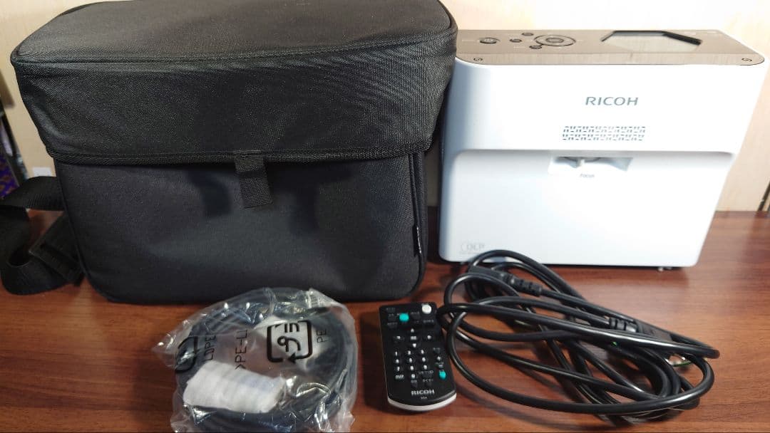 RICOH プロジェクター PJ WX4153N 超単焦点【表示OK・破損あり】