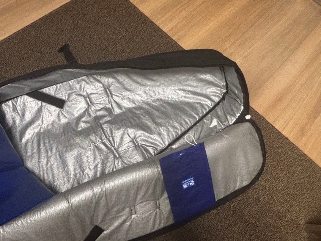 ★送料無料・美品★お洒落　オーシャンアース　サーフボードハードケース　2枚　収納