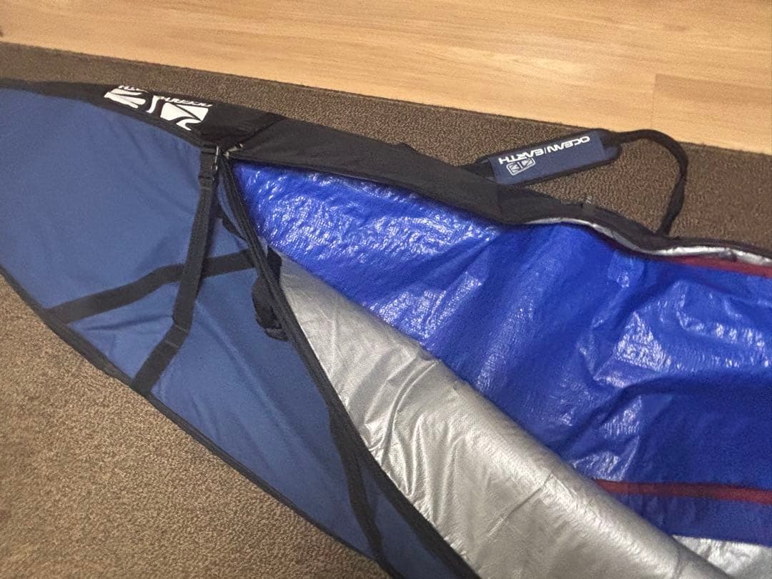 ★送料無料・美品★お洒落　オーシャンアース　サーフボードハードケース　2枚　収納