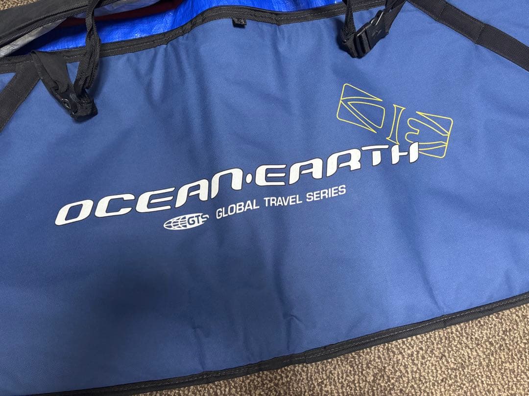 ★送料無料・美品★お洒落　オーシャンアース　サーフボードハードケース　2枚　収納