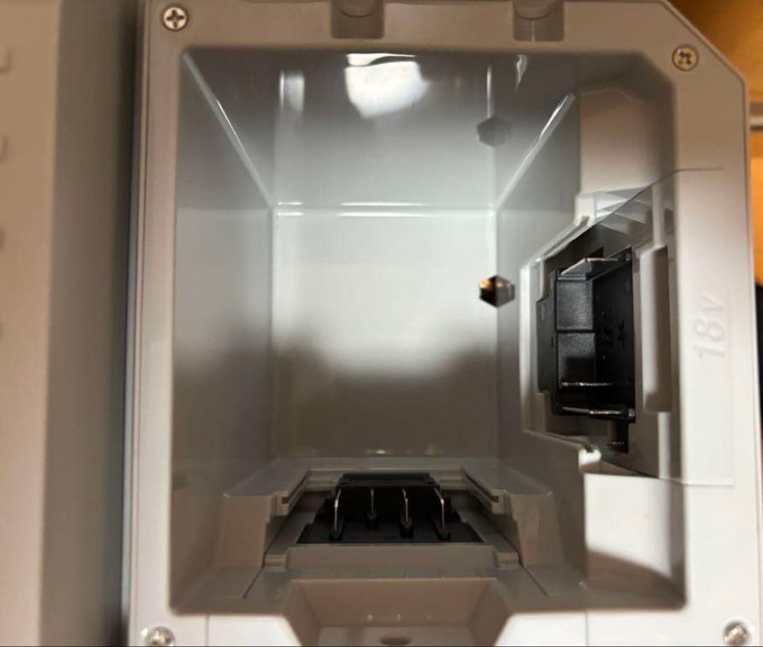 ［もっちんさん専用］マキタ　保冷温庫　CW003G +バッテリーBL1860B