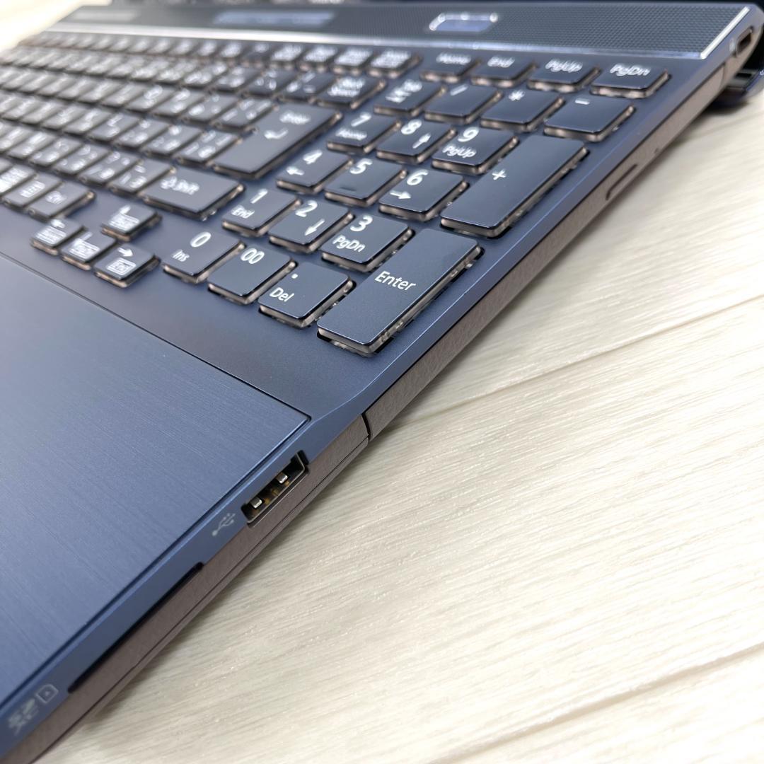 富士通 第8世代i7 新品SSD512＋HDD1T RAM16 ノートパソコン