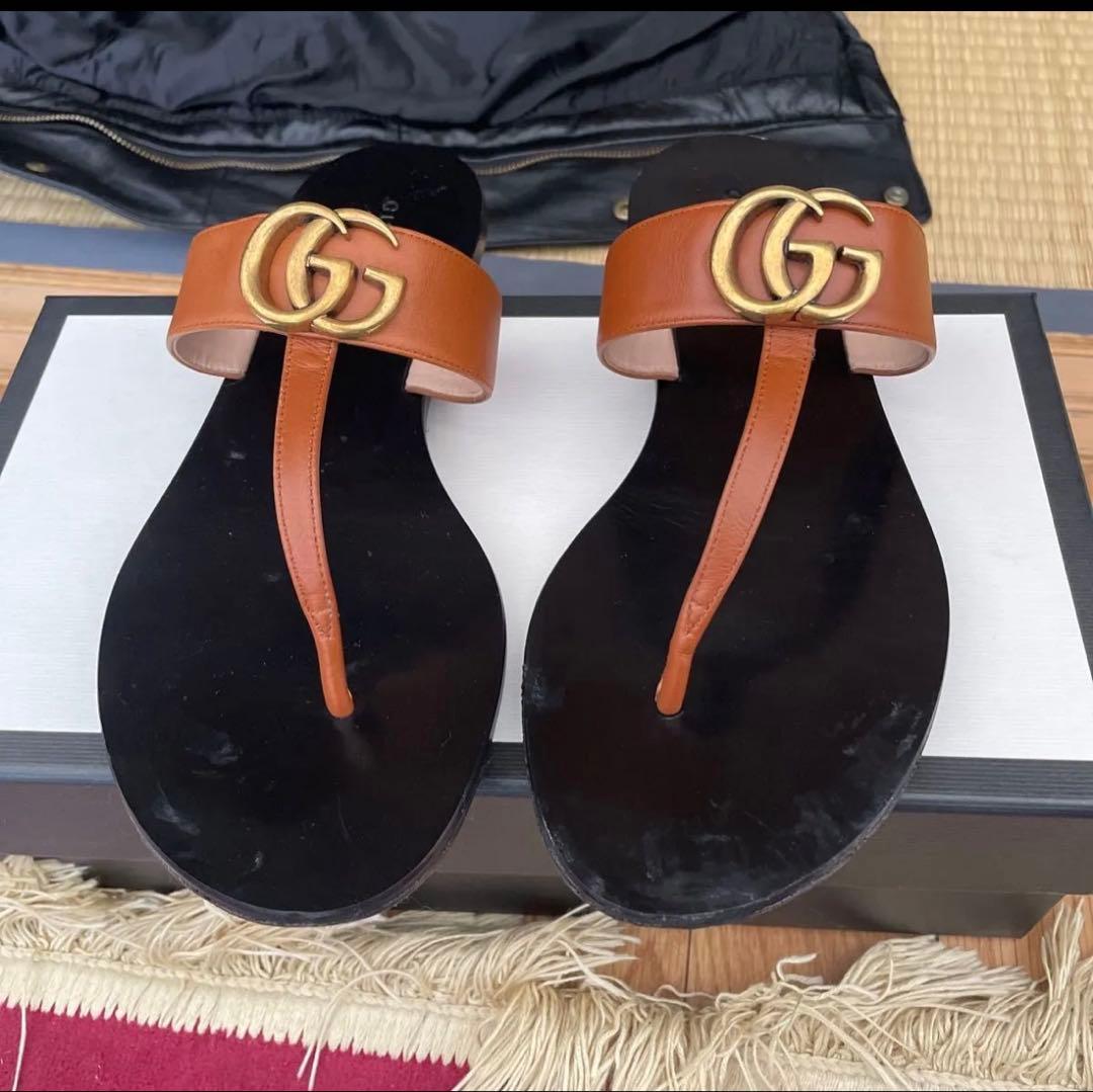 GUCCI ブラウンビーチサンダル GGロゴ付き