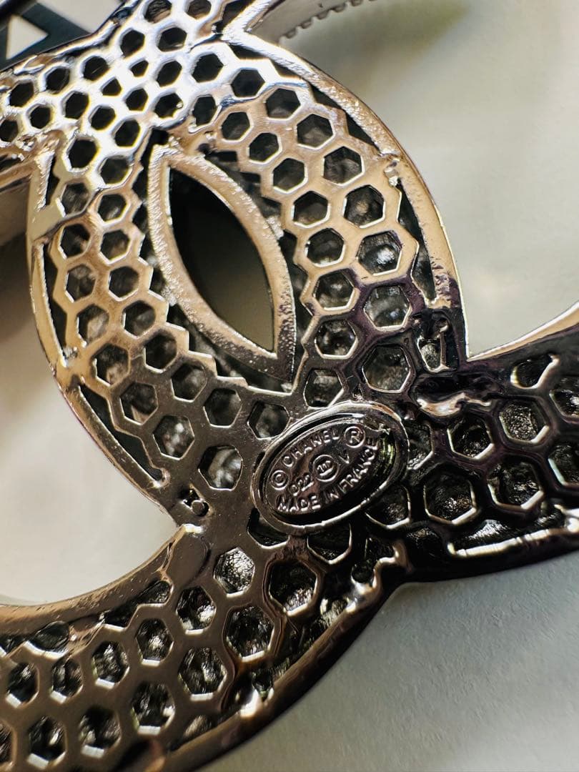 CHANEL CCロゴ ブローチ シルバー ラインストーン