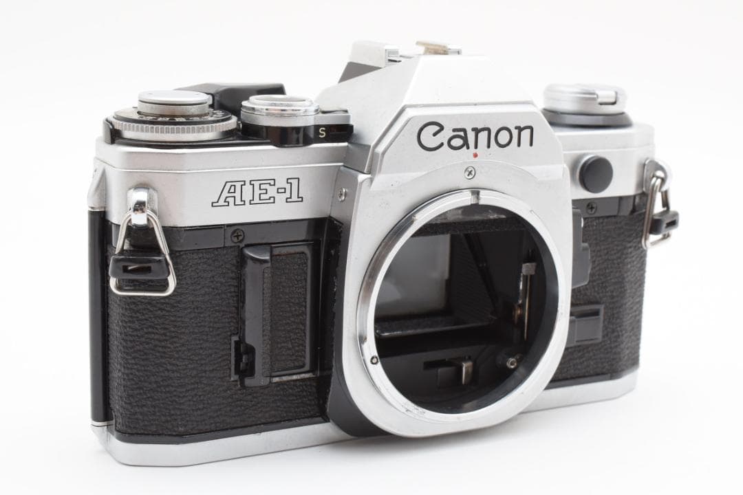 美品 CANON AE-1 シルバー フィルムカメラ　モルト新品交換済 M764