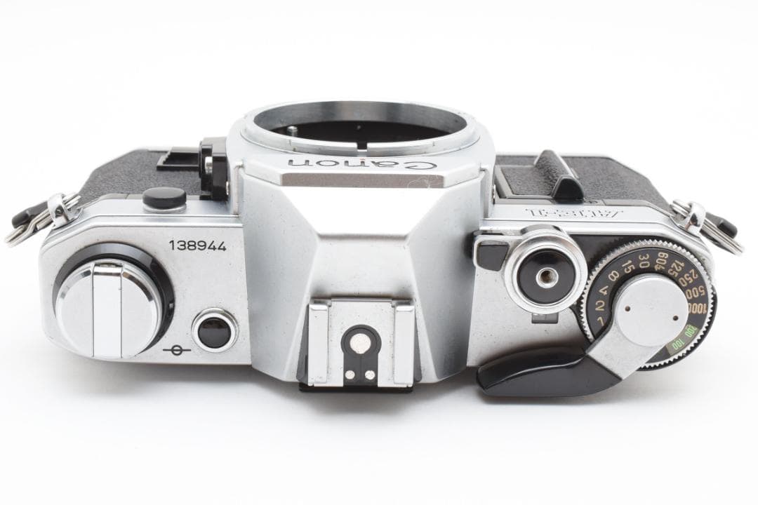 美品 CANON AE-1 シルバー フィルムカメラ　モルト新品交換済 M764