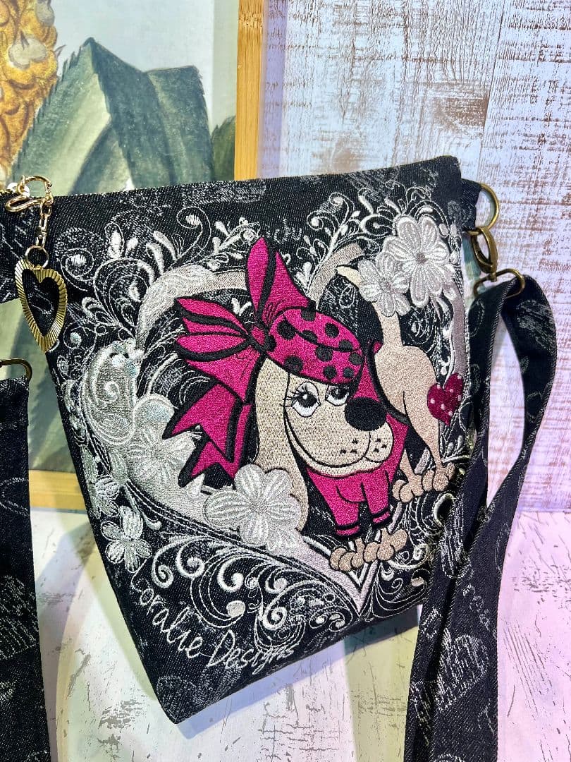 ロラライハリス♡ブラック英字ハートデニム♡刺繍のショルダーバッグ♡わんちゃん