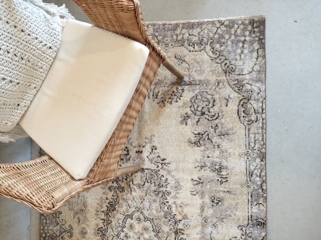 【AYA ☆ セール中】淡いグレーとクリームの淡色ラグ　　No.617