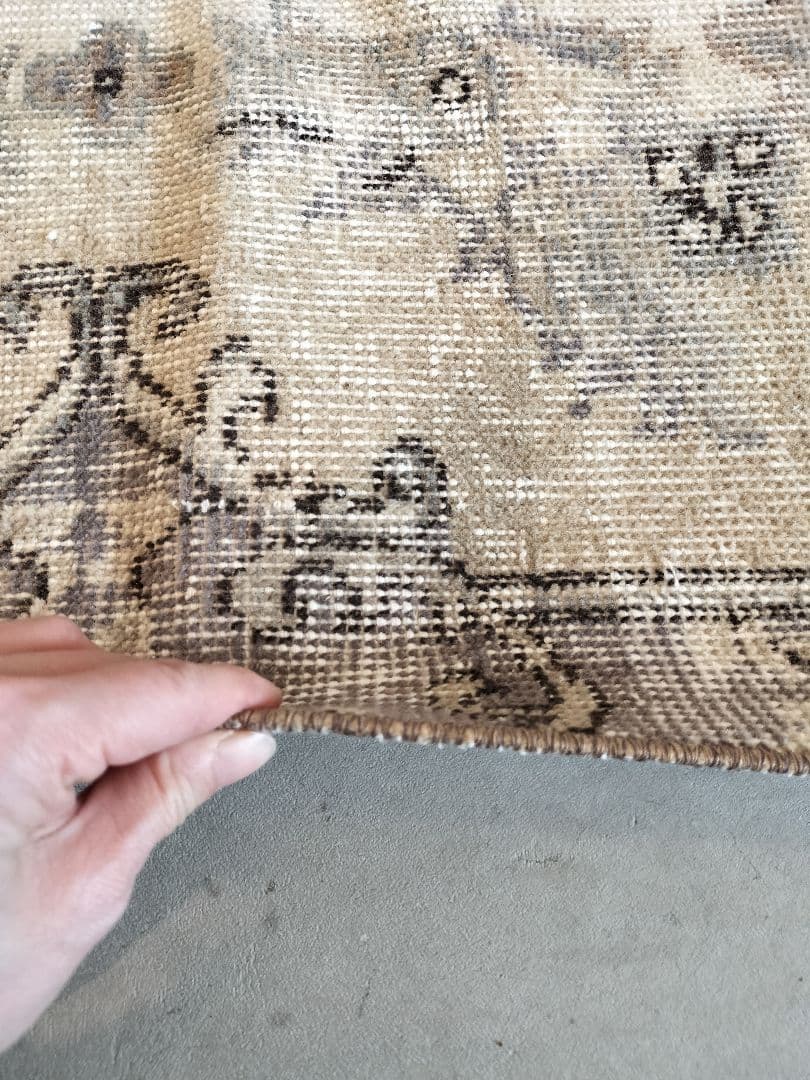 【AYA ☆ セール中】淡いグレーとクリームの淡色ラグ　　No.617