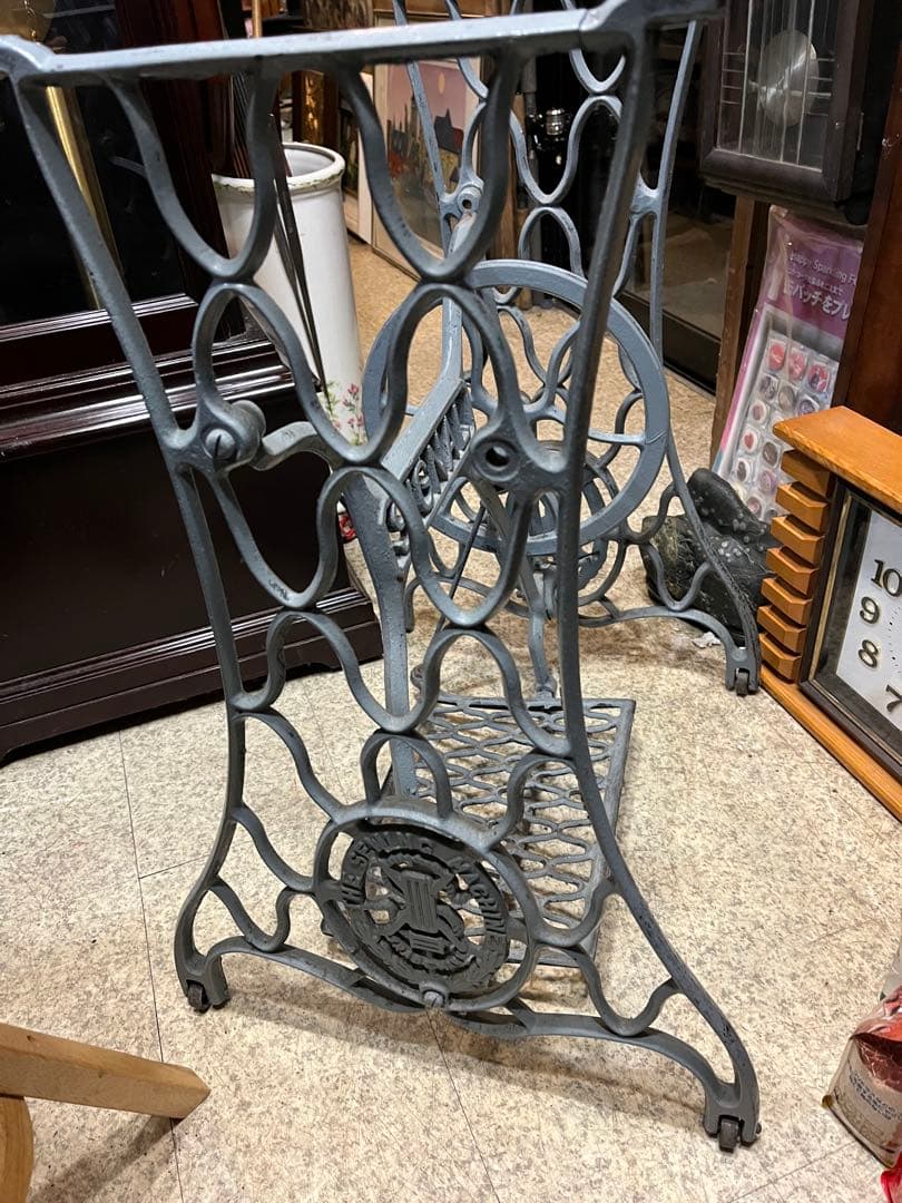 網目ミシン脚、ミシン脚、インテリアテーブル脚、レトロミシン脚、コズチタカラ