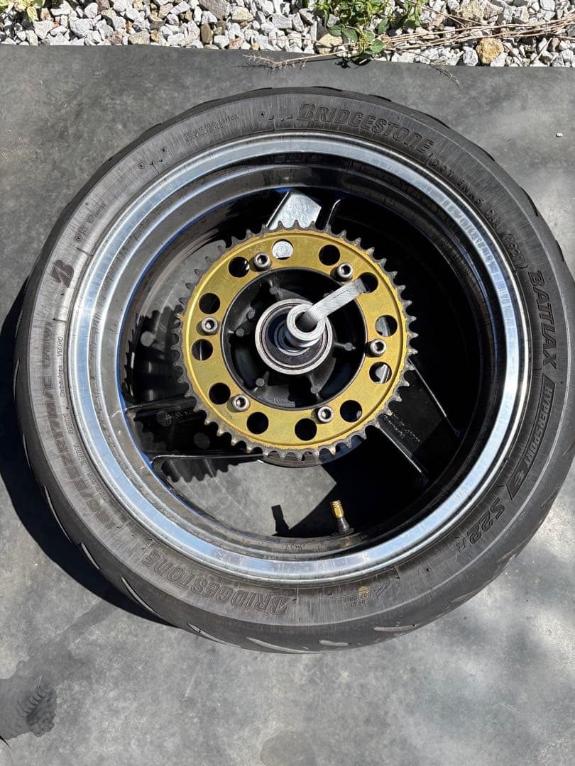 ゼファー1100前後ホイール