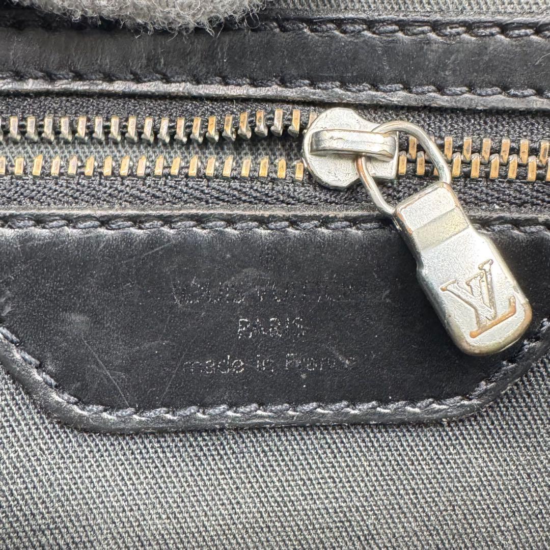 ルイヴィトン タイガ ヤランガ レザー ショルダーバッグ