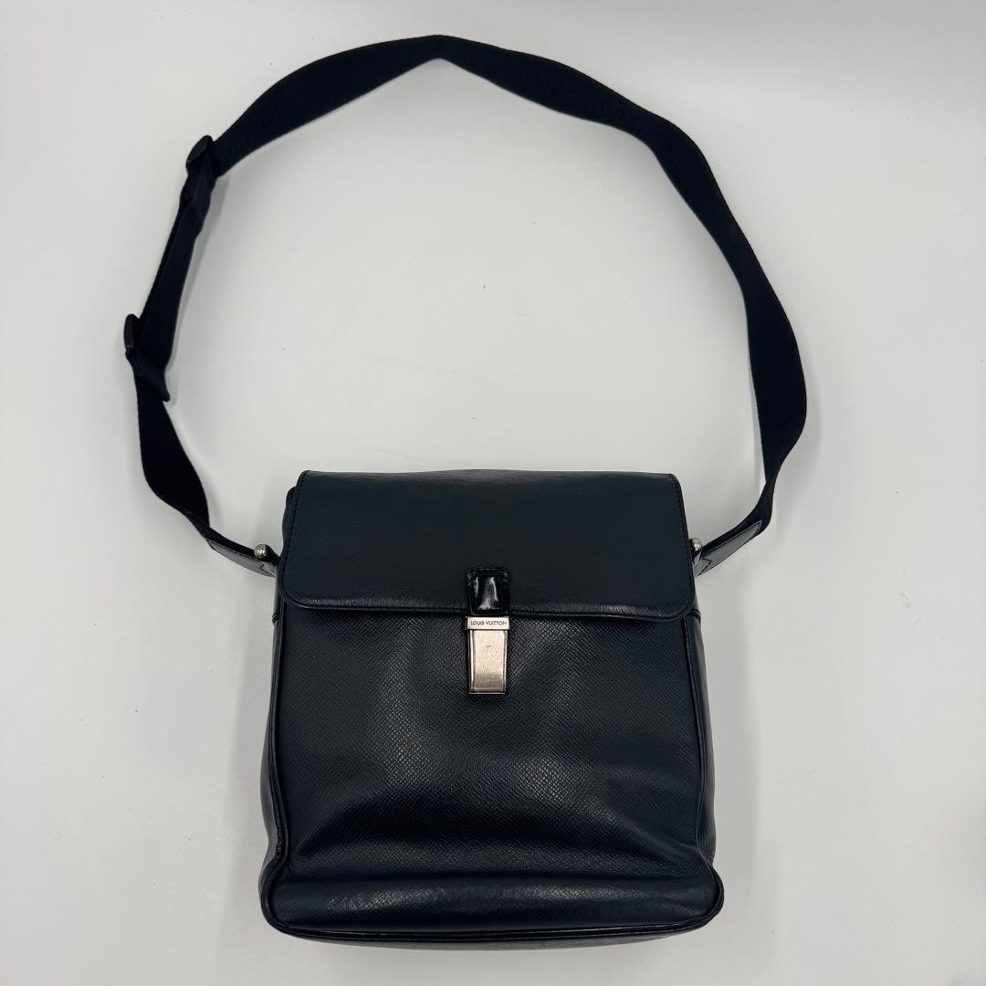 ルイヴィトン タイガ ヤランガ レザー ショルダーバッグ