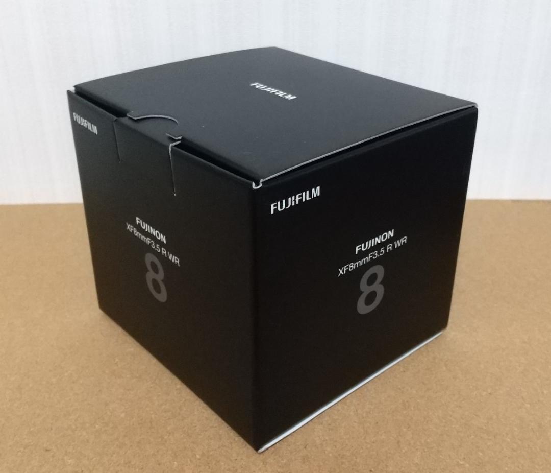 フジフィルム　XF8ｍｍＦ3.5 R WR 大口径広角単焦点レンズ