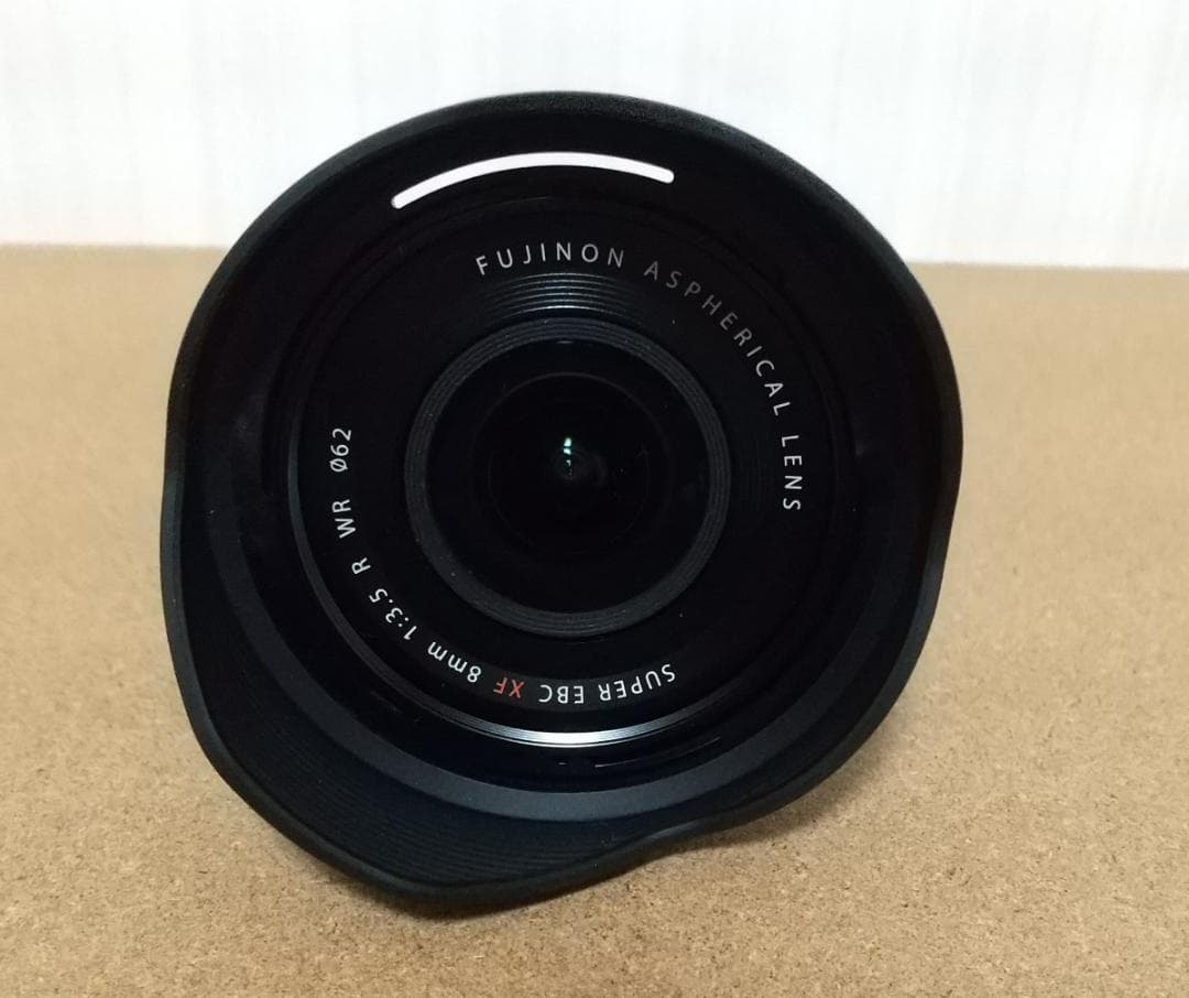 フジフィルム　XF8ｍｍＦ3.5 R WR 大口径広角単焦点レンズ