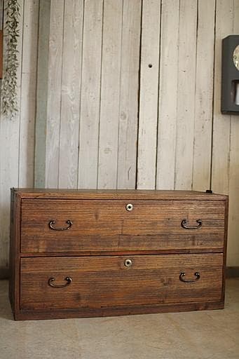 味のある木製の引き出し2段　チェスト　桐箪笥