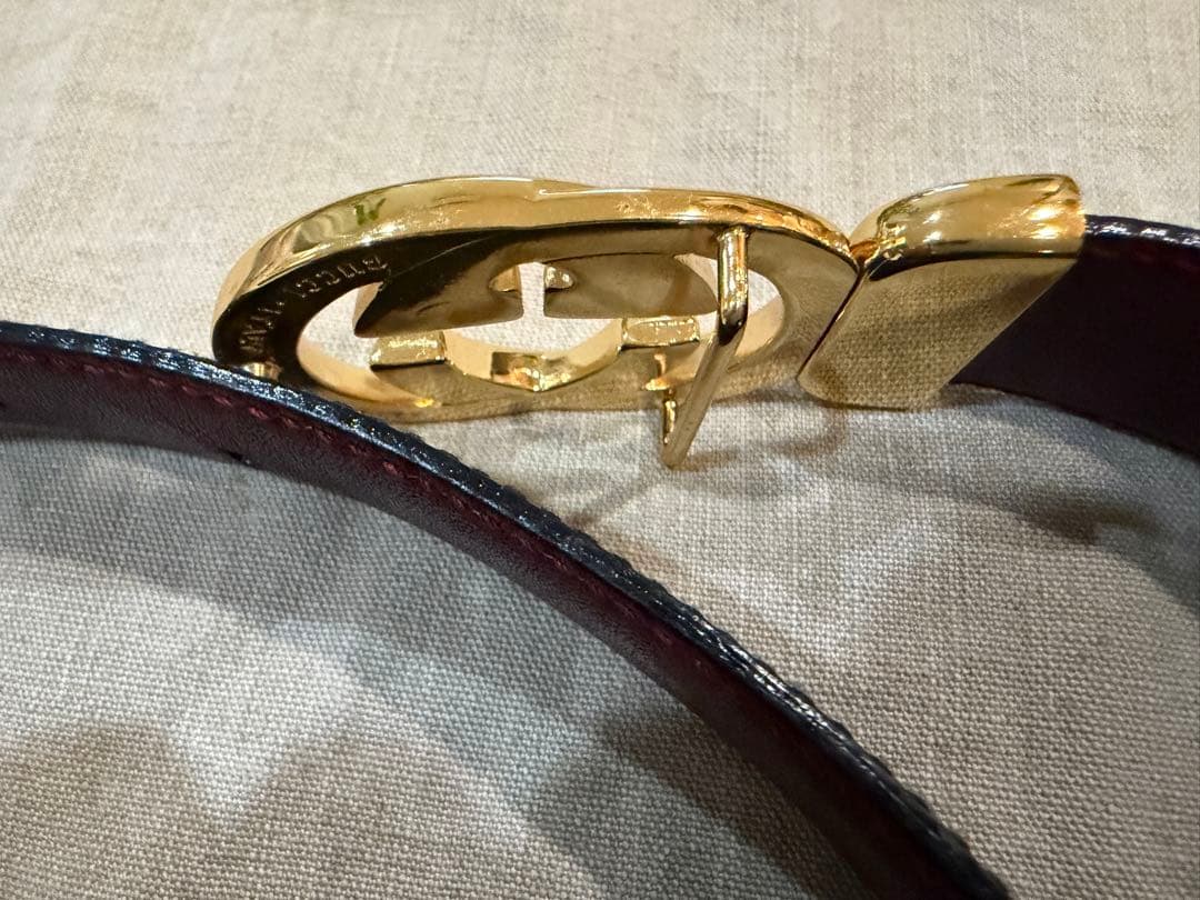 Cam。GUCCI レザー ベルト 黒 赤 ゴールドバックル