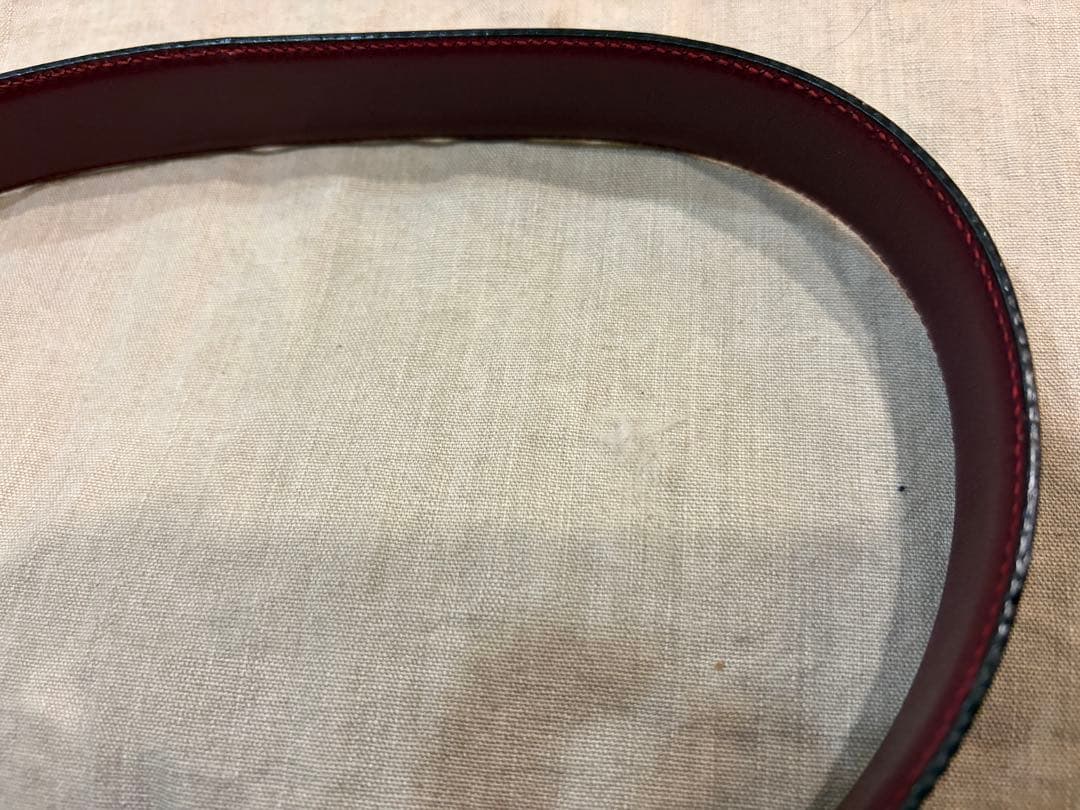 Cam。GUCCI レザー ベルト 黒 赤 ゴールドバックル