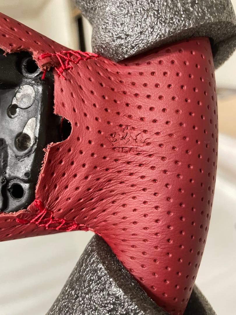 ブラックカーボン&レッドレザー レッドユーロステッチ 品番：HNB-BKC-RD