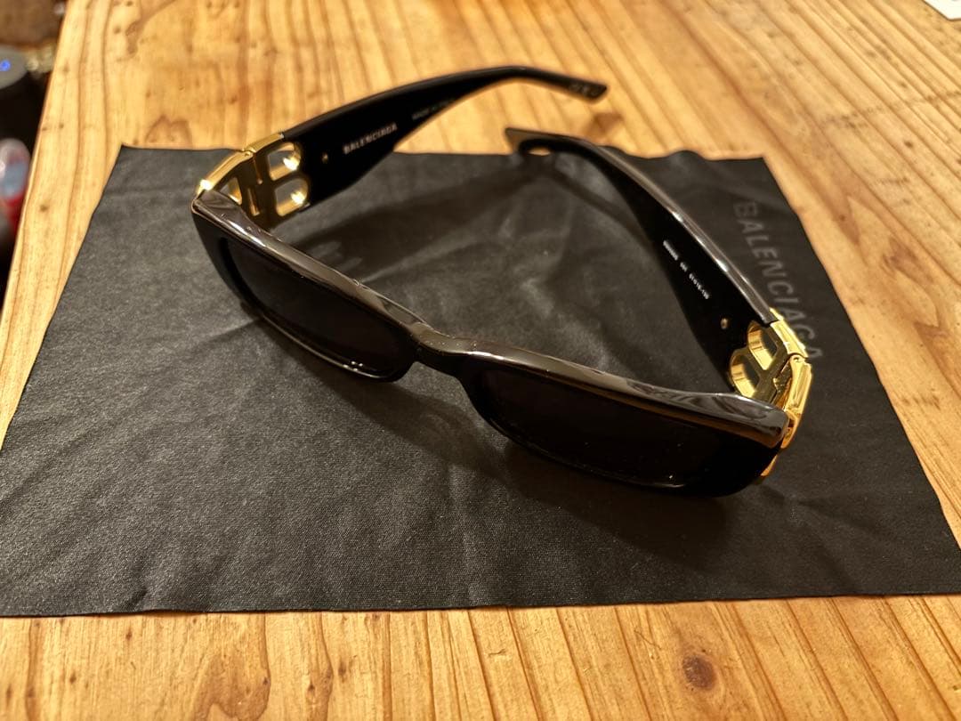 サ*ん様 BALENCIAGA ブラック サングラス ケース付き　BBロゴ