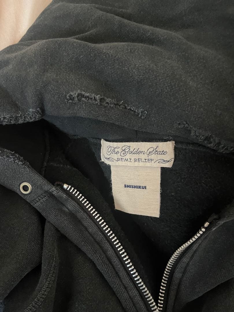 シシクイ　百々千晴　ZIPパーカー　黒　レミレリーフ　ロンハーマン