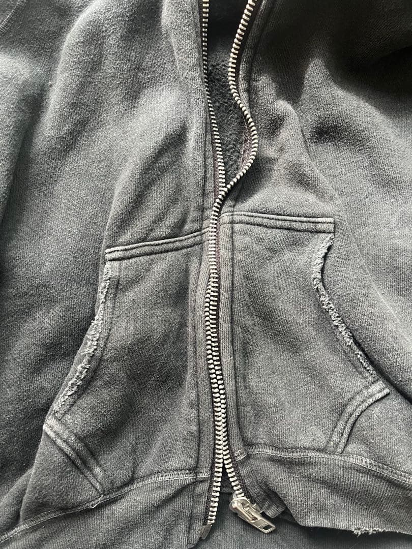 シシクイ　百々千晴　ZIPパーカー　黒　レミレリーフ　ロンハーマン