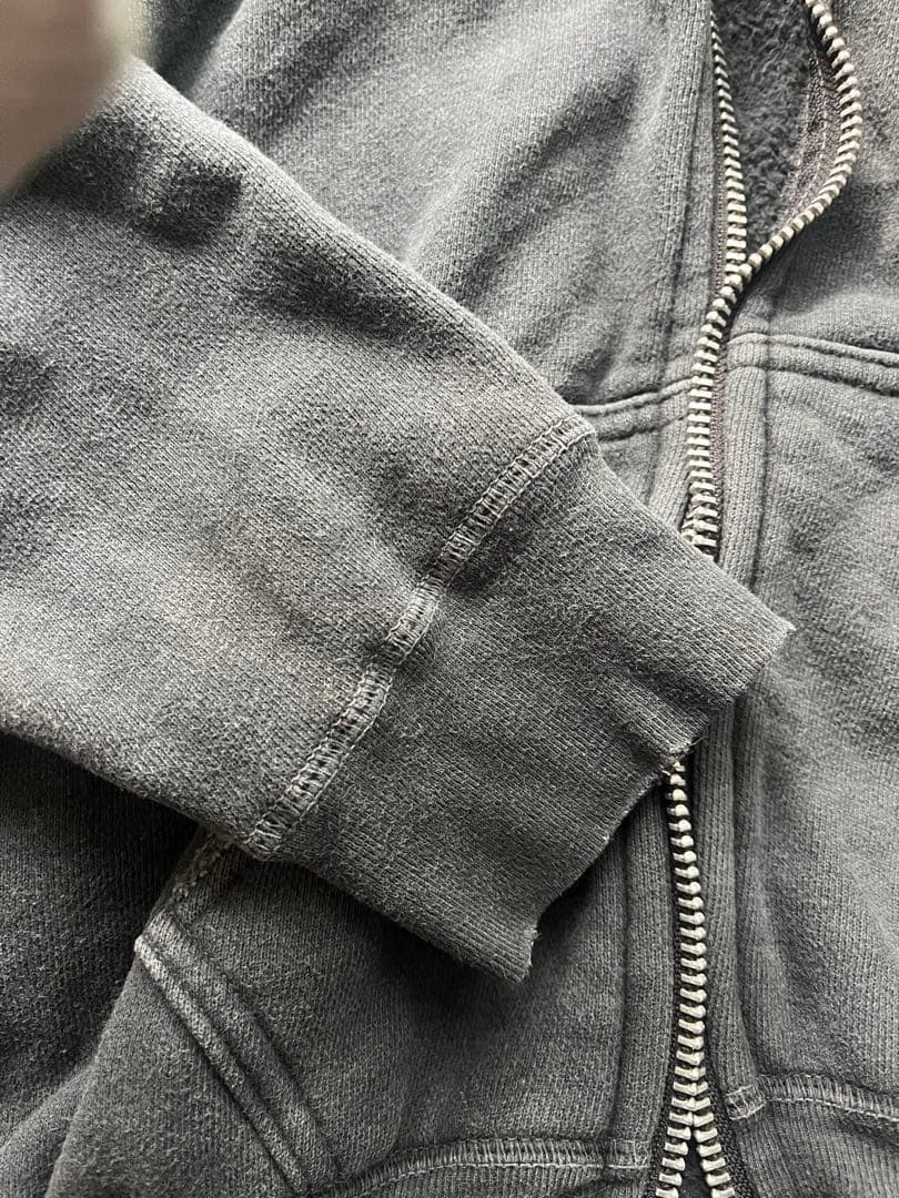 シシクイ　百々千晴　ZIPパーカー　黒　レミレリーフ　ロンハーマン