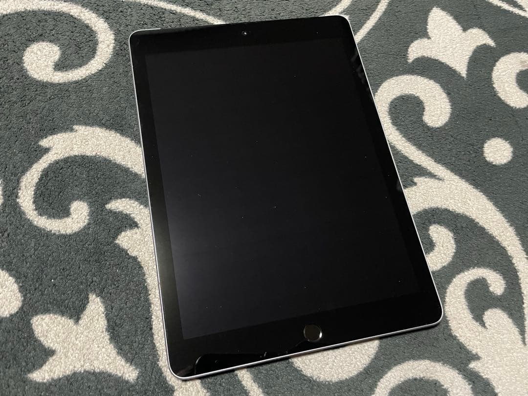 iPad 第6世代　32GB WiFiモデル