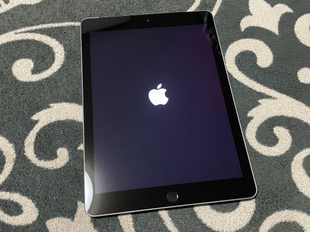 iPad 第6世代　32GB WiFiモデル