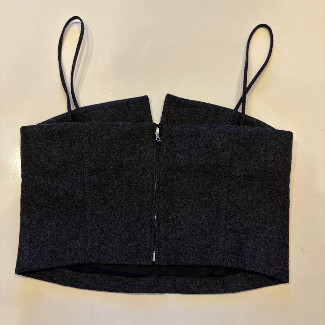 ダークグレー ストラップ付きビスチェ