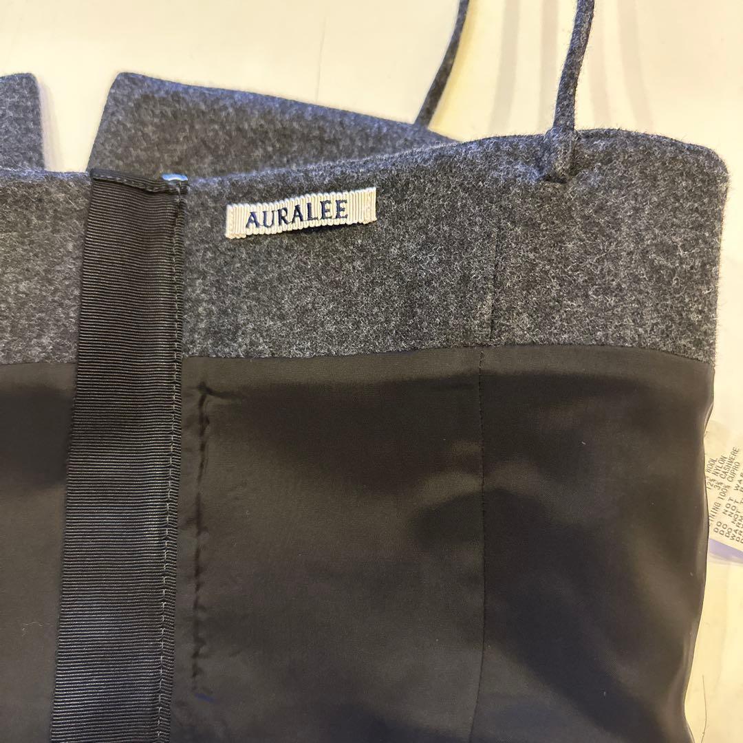 ダークグレー ストラップ付きビスチェ