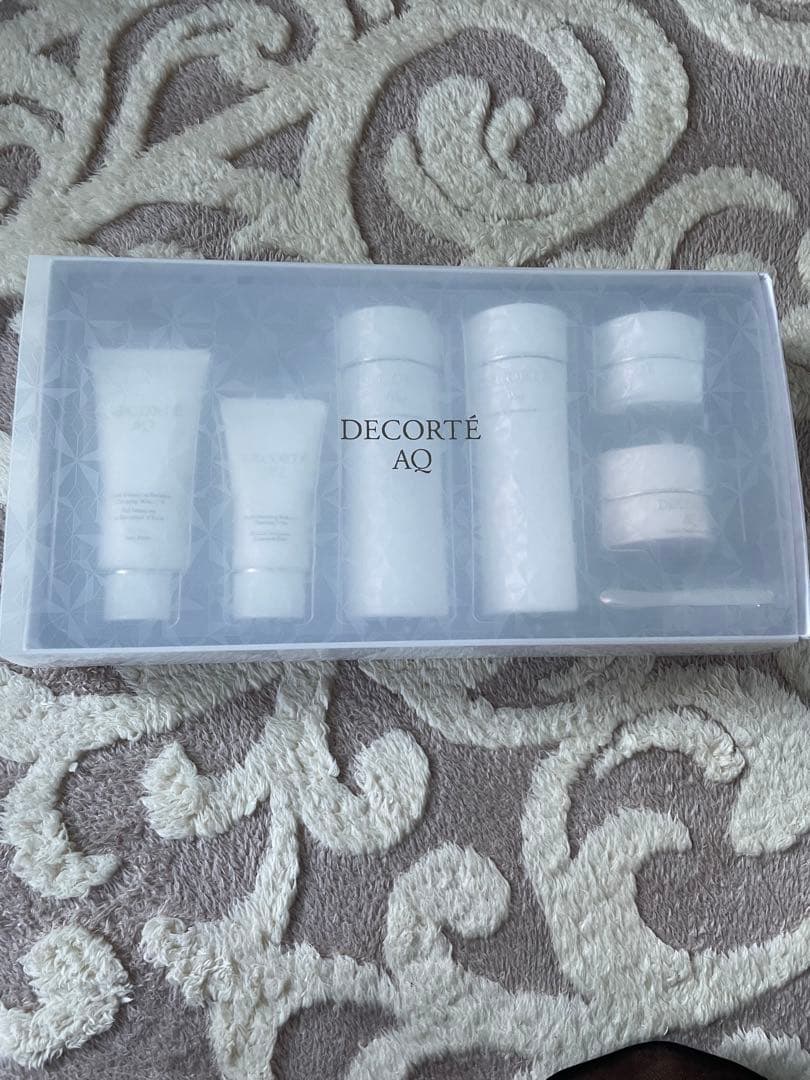 Juri　コスメデコルテ　AQ ブライト　ラディアンスコフレI