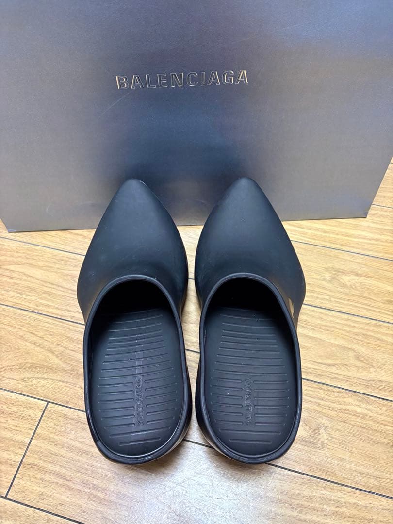 BALENCIAGA ブラック ラバーミュール