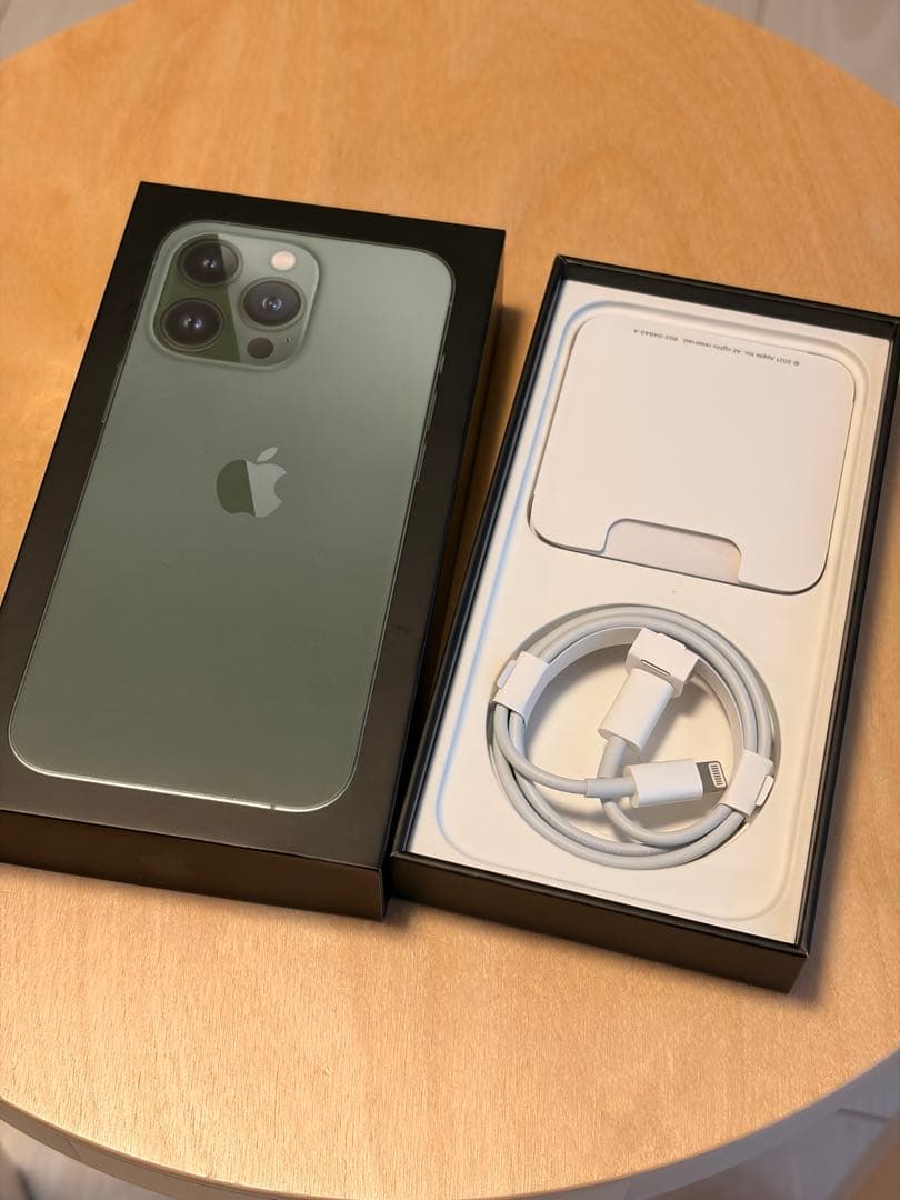 boxster　iPhone13PRO 256GB バッテリー81%