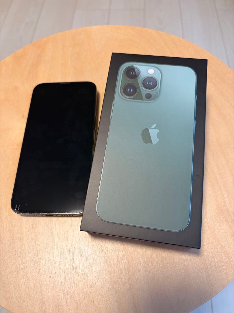 boxster　iPhone13PRO 256GB バッテリー81%