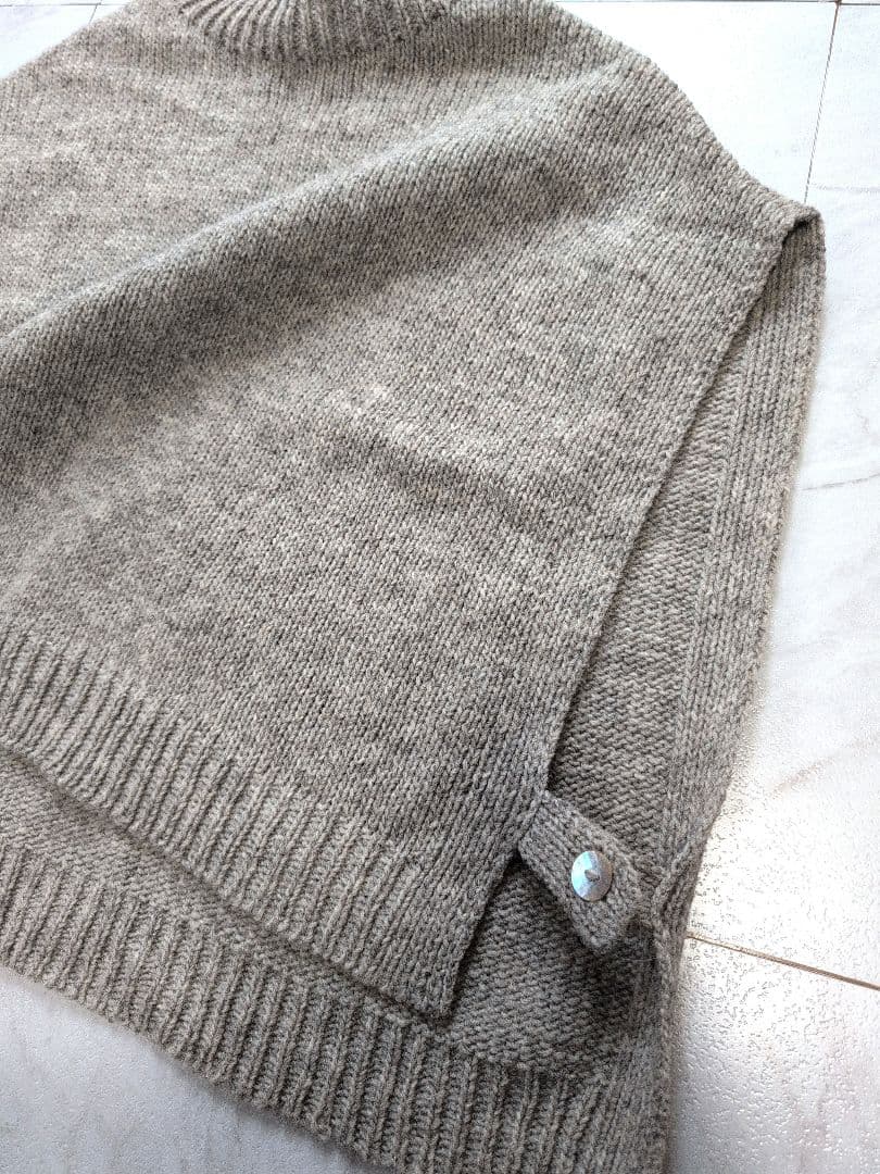 Utilité ハイネックニットベスト ウール グレージュ ユティリテ