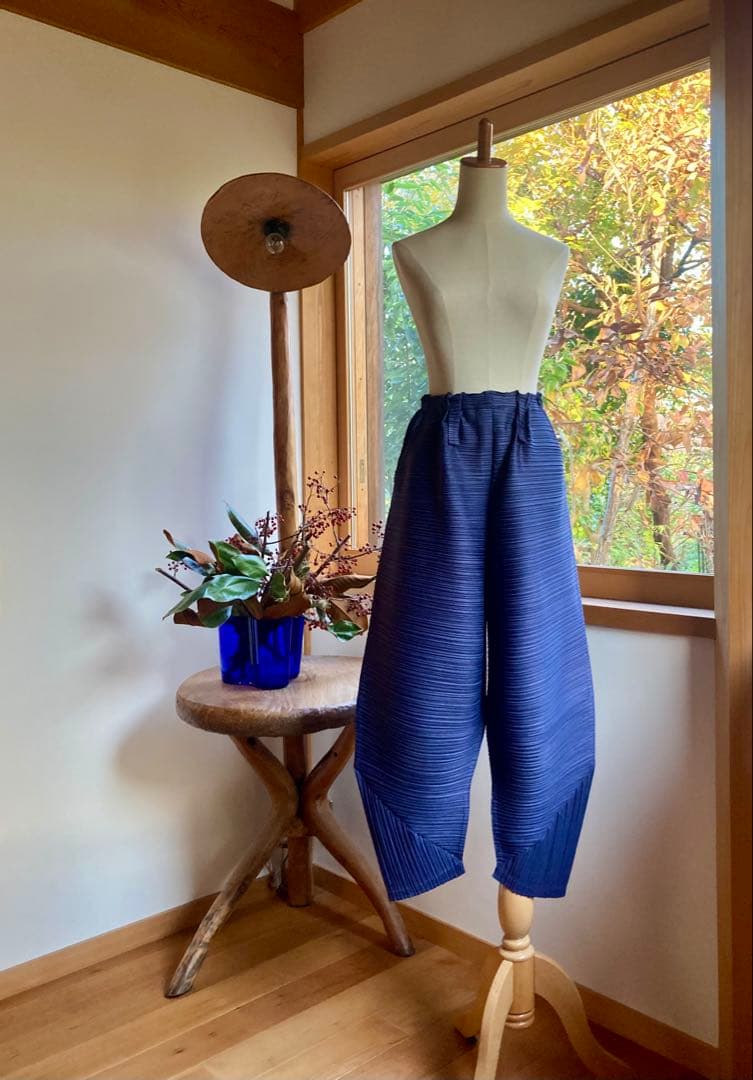 PLEATS PLEASE シッカーバウンスパンツ　ネイビー美品　クリーニング済