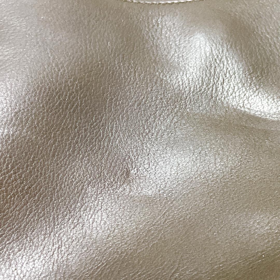 サルヴァトーレフェラガモ ガンチーニ レザーショルダーバッグ ゴールド金具