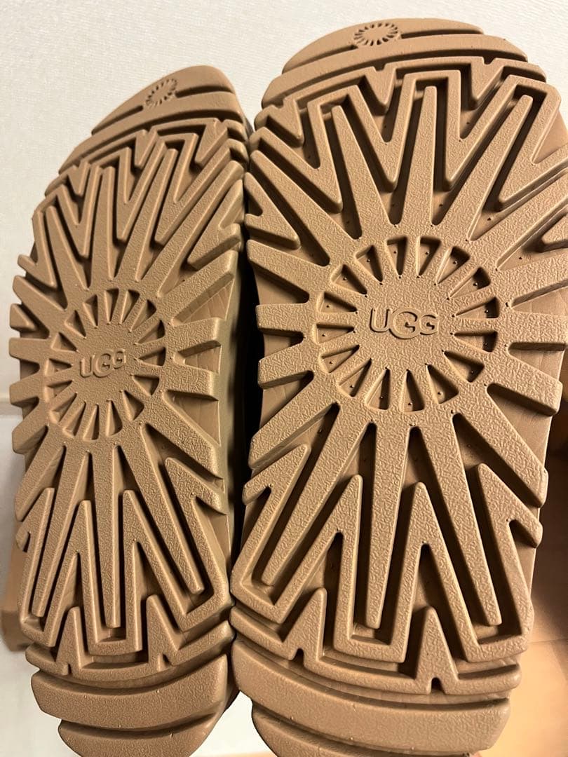 UGG ブラウン 厚底サンダル ベルクロストラップ