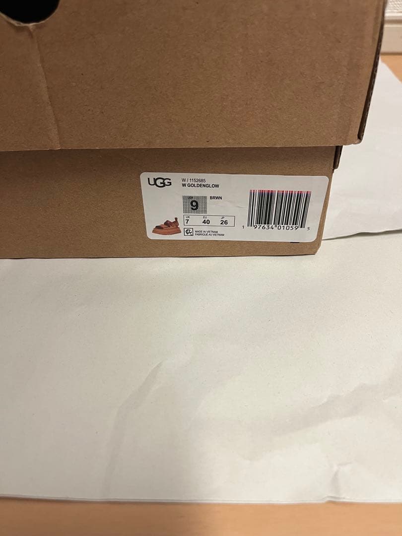 UGG ブラウン 厚底サンダル ベルクロストラップ